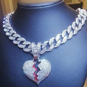 Very Sparkling Eye Catching Stylish Necklace 18" Long